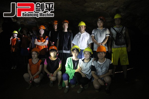 上海劍平深入洞穴體會(huì)靜謐的祥和