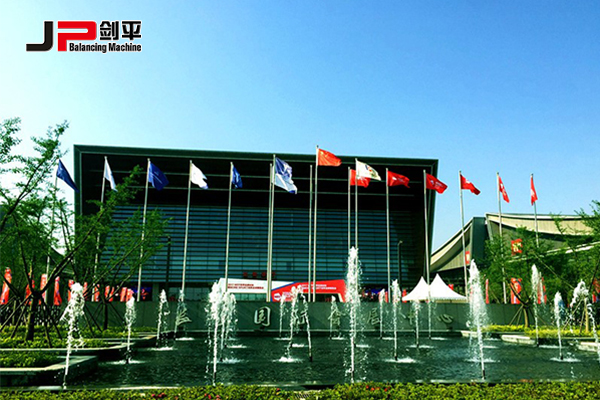 劍平在長沙裝備制造展綻放光彩！