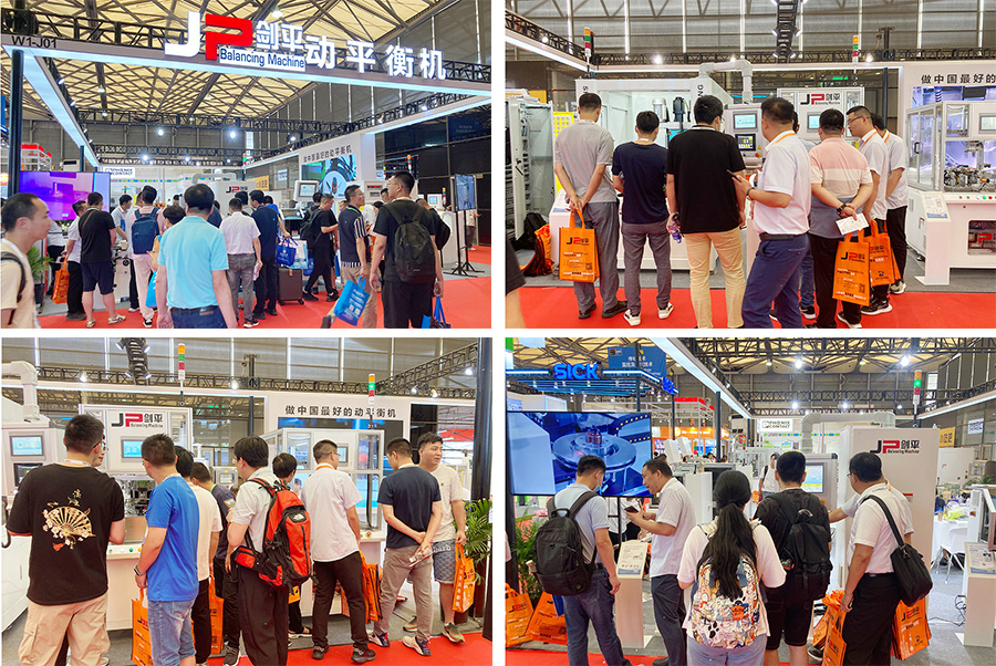 人們紛紛聚集在展位前，了解劍平動平衡機